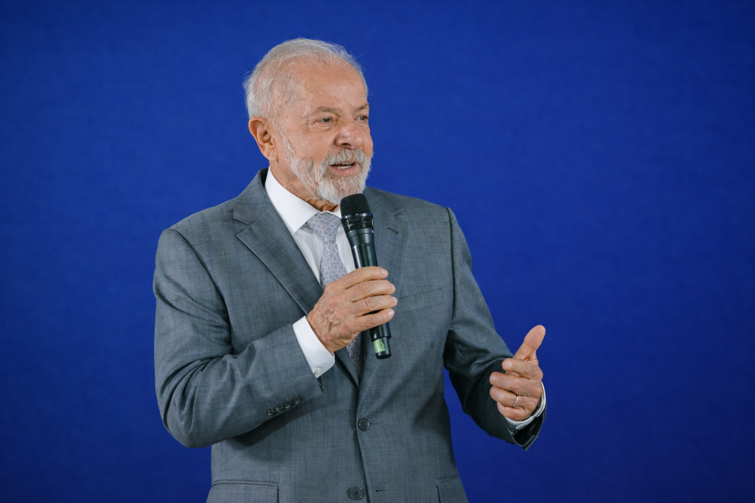 Lula lidera todos os cenários eleitorais, aponta pesquisa AtlasIntel/Bloomberg