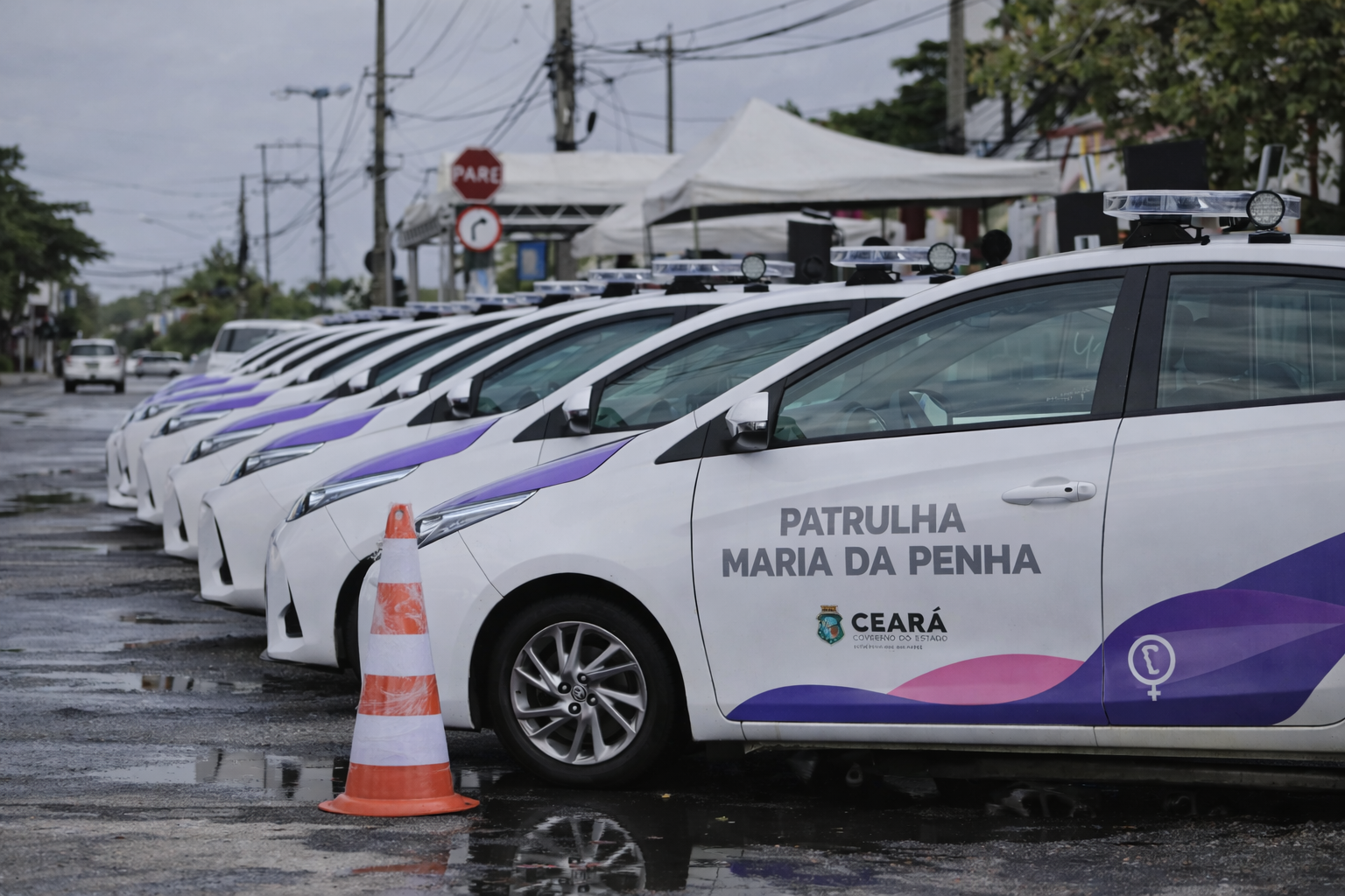 Governo do Ceará entrega viaturas e kits para fortalecer o combate à violência contra mulheres