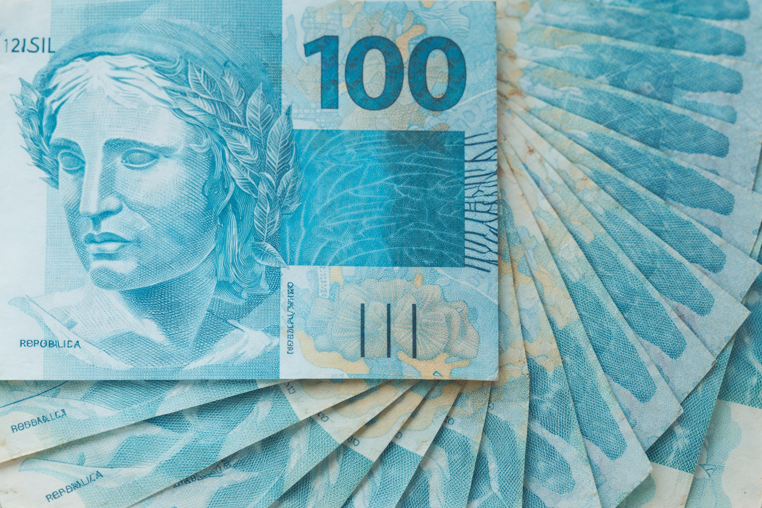 Gastos administrativos da máquina pública atingem maior valor em 9 anos em 2025