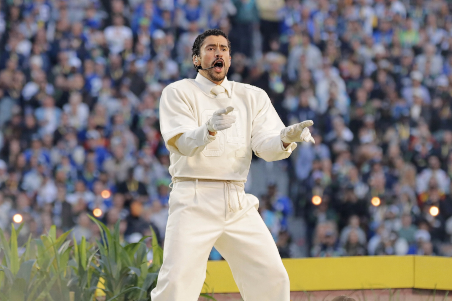 Bad Bunny desembarca no Brasil para curtir o Carnaval do Rio de Janeiro