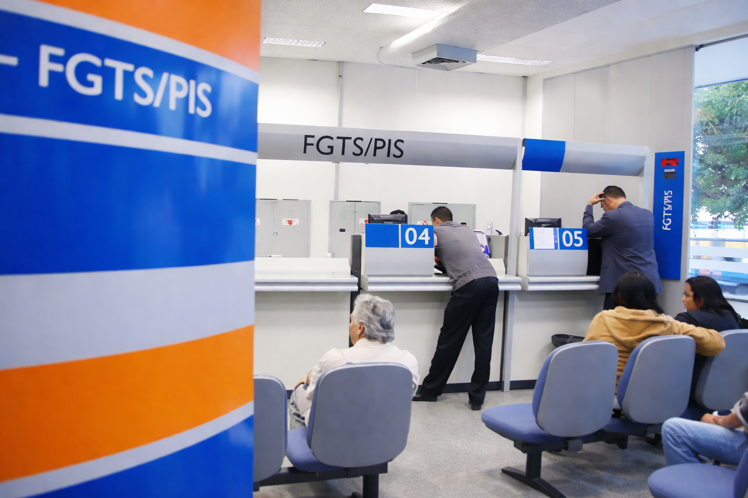 A expectativa é que cerca de 22,2 milhões de trabalhadores recebam o abono salarial em 2026.