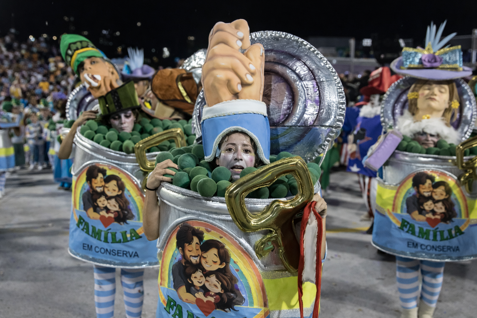 Frentes católica e evangélica vão à Justiça contra desfile da Acadêmicos de Niterói