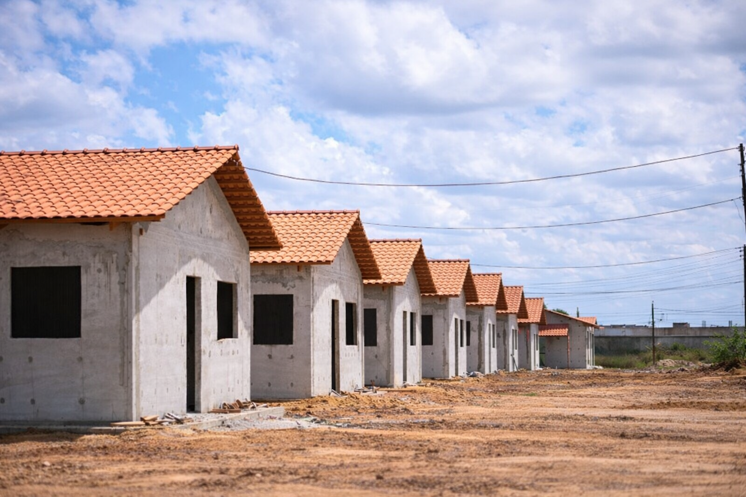 Senador Eduardo Girão propõe cadastro nacional para vítimas de expulsão por facções criminosas