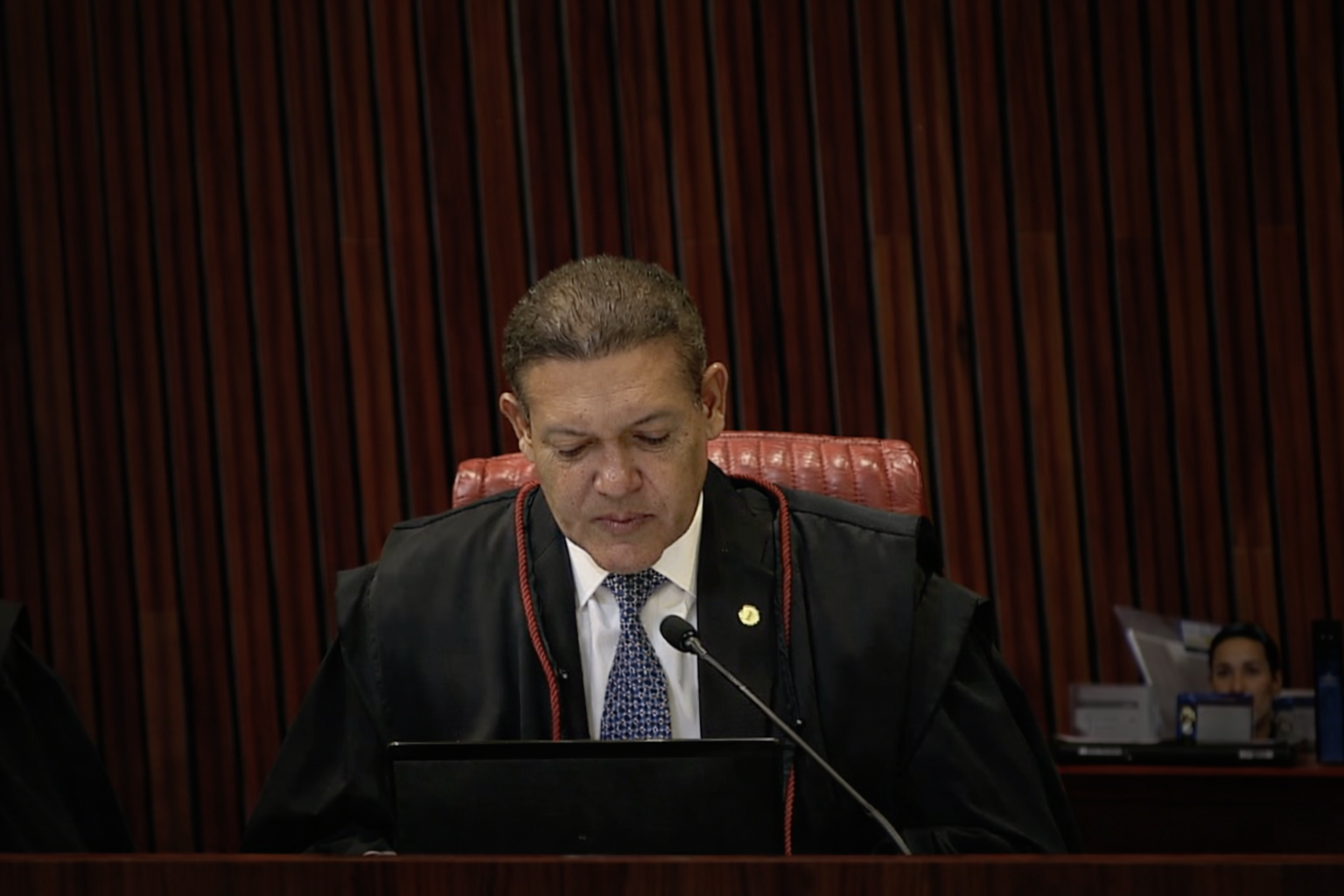 TSE proíbe conteúdos de inteligência artificial sobre candidatos nas 72h antes das eleições de 2026