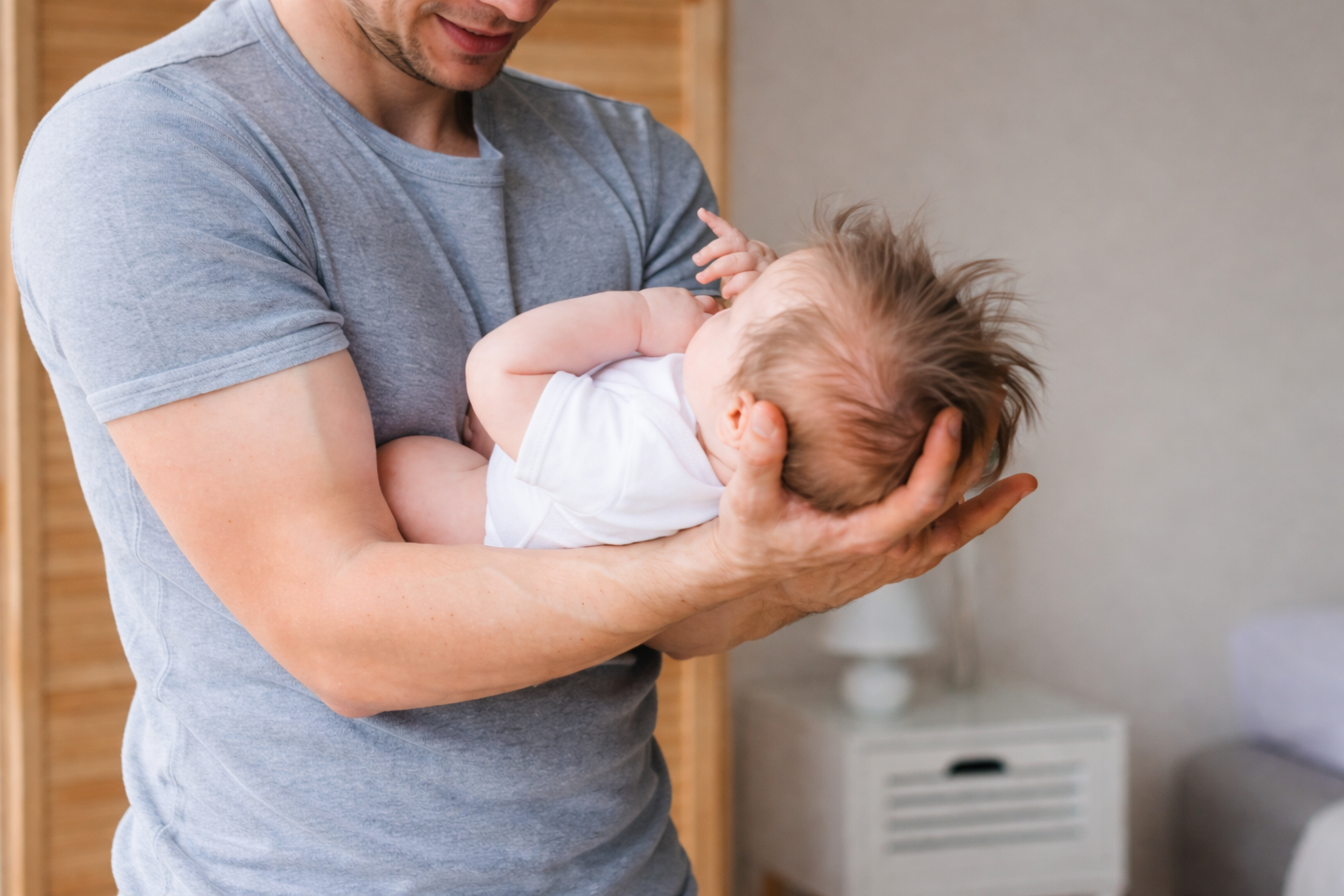 Senado aprova ampliação gradual da licença-paternidade de 5 para 20 dias até 2029