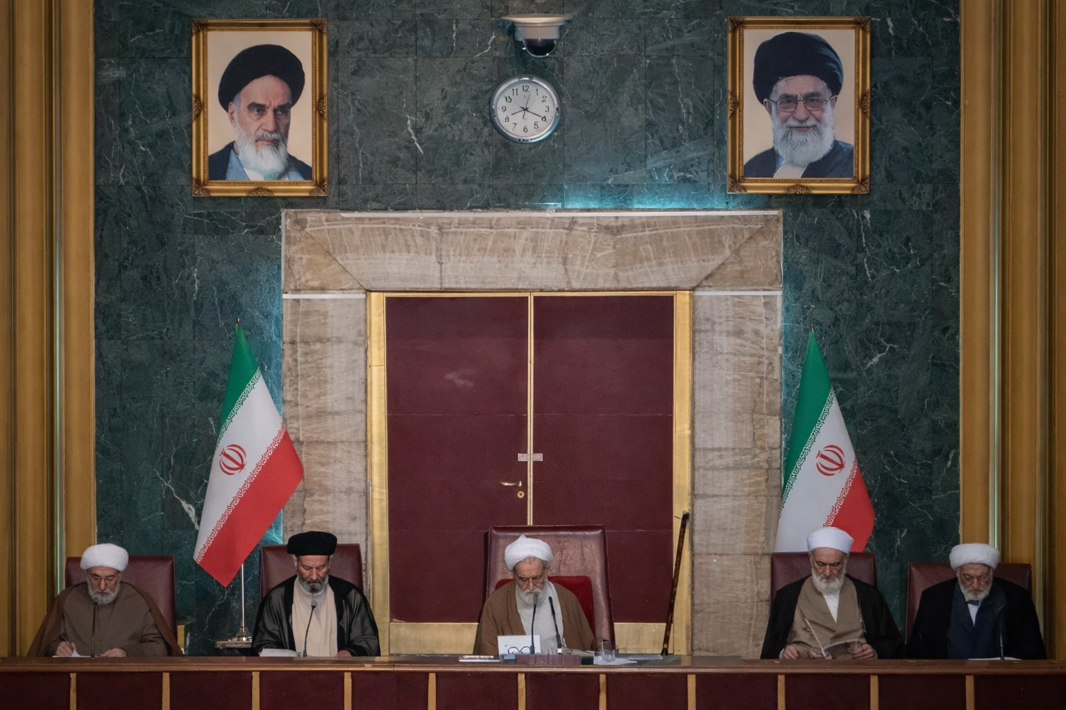 Irã anuncia escolha de novo líder supremo, mas mantém nome em sigilo