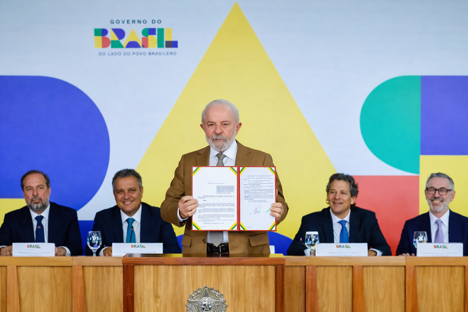 Lula anunciou pacote emergencial para conter alta do diesel no Brasil