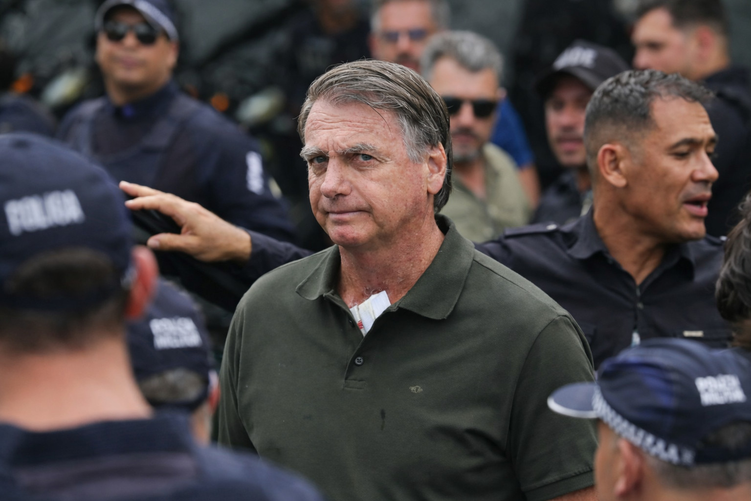 Bolsonaro é levado ao hospital em Brasília após passar mal na Papudinha