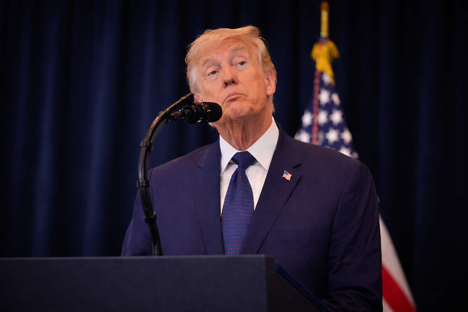 Trump pede que países enviem navios de guerra para manter o Estreito de Ormuz aberto