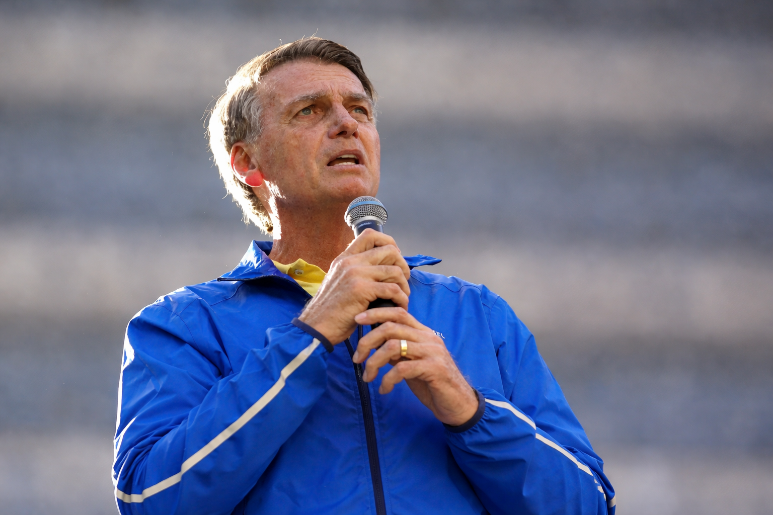 Bolsonaro apresenta melhora clínica mas segue internado na UTI em Brasília