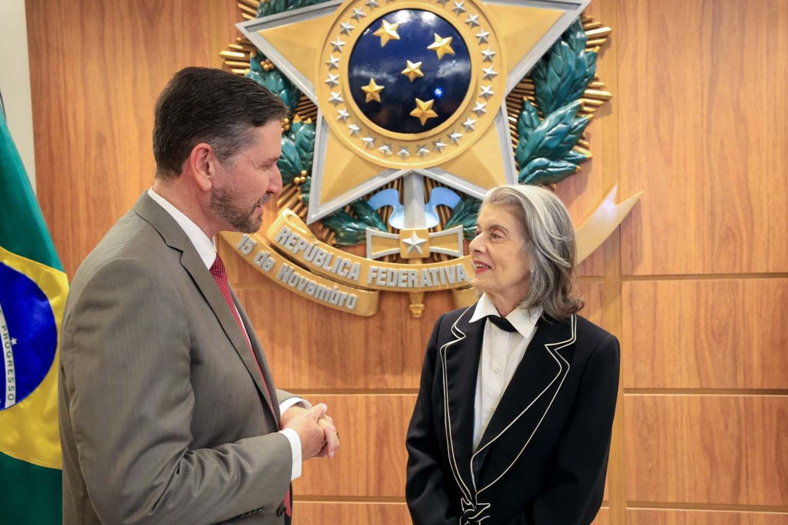 Cármen Lúcia recebe título de cidadã cearense em sessão solene na Alece