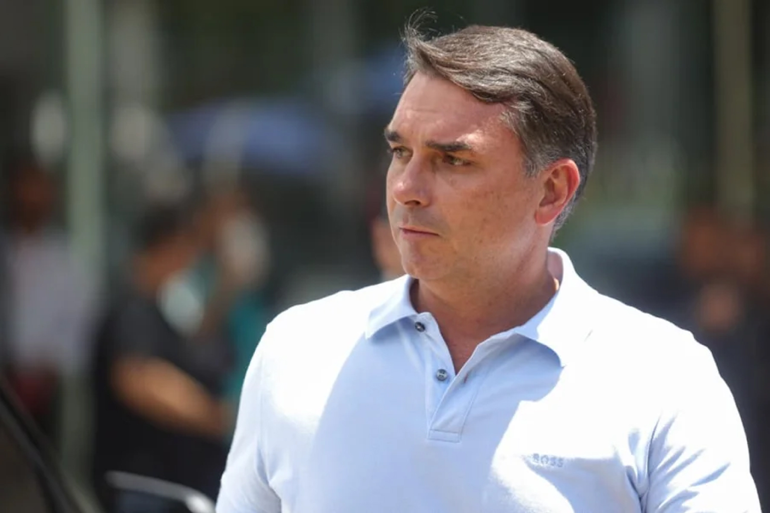 Flávio Bolsonaro diz ter se reunido com Moraes para pedir prisão domiciliar ao pai