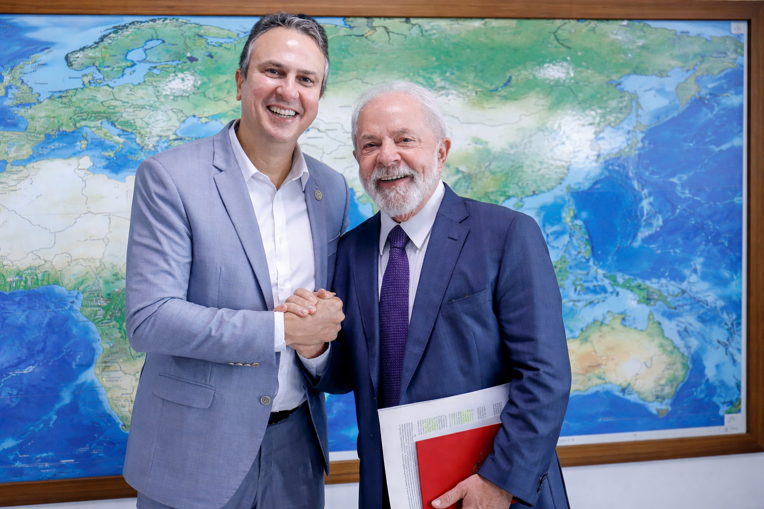 Lula confirma saída de Camilo Santana do Ministério da Educação para articulação eleitoral