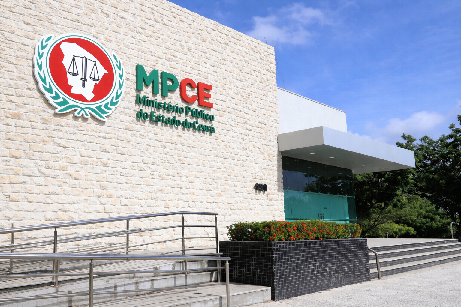 Gaeco denuncia 38 acusados de desviar R$ 7,7 milhões de prefeituras e câmaras em oito municípios, incluindo Jijoca