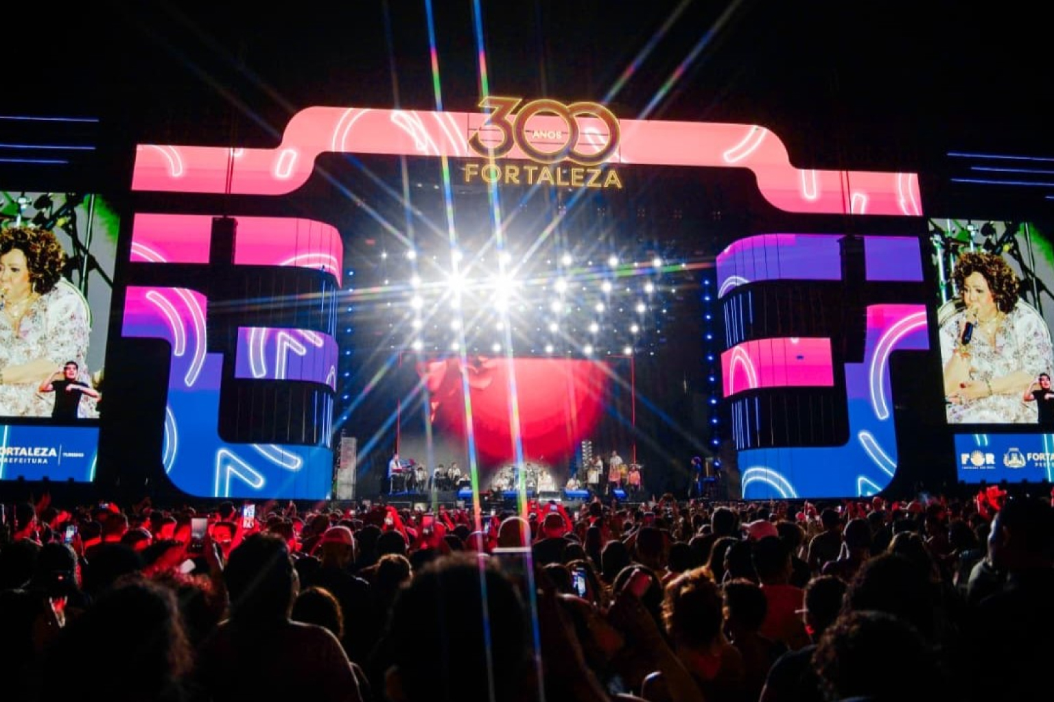 Festa dos 300 anos de Fortaleza reúne mais de 150 mil pessoas na Praia de Iracema