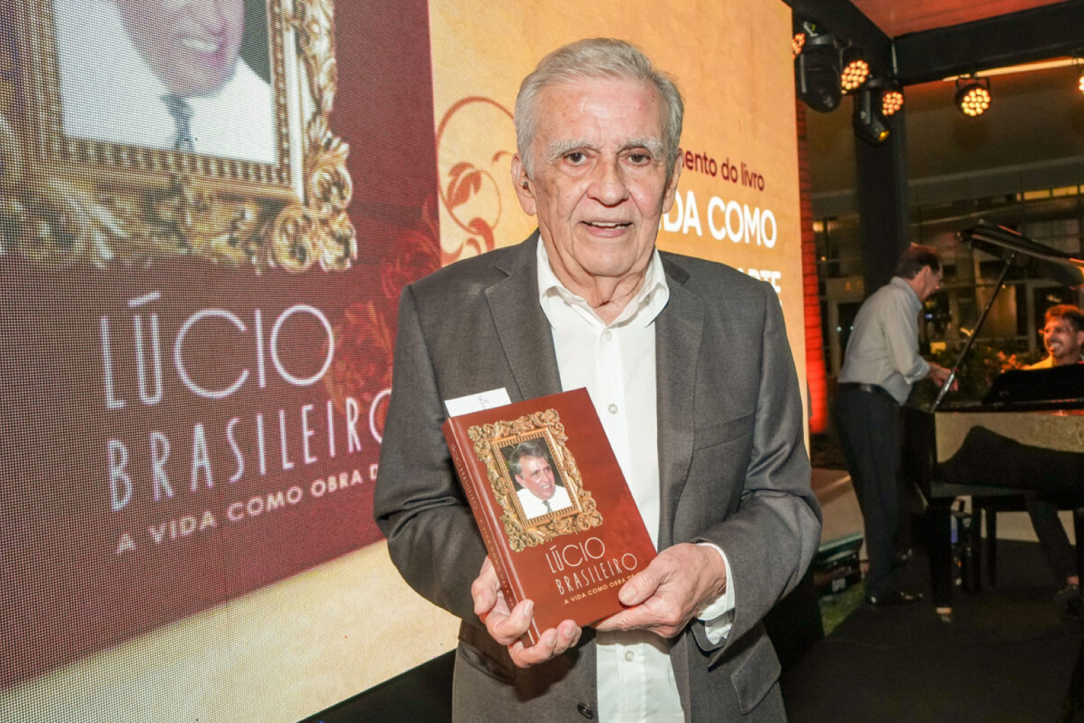 Morre Lúcio Brasileiro, ícone do jornalismo cearense, aos 87 anos