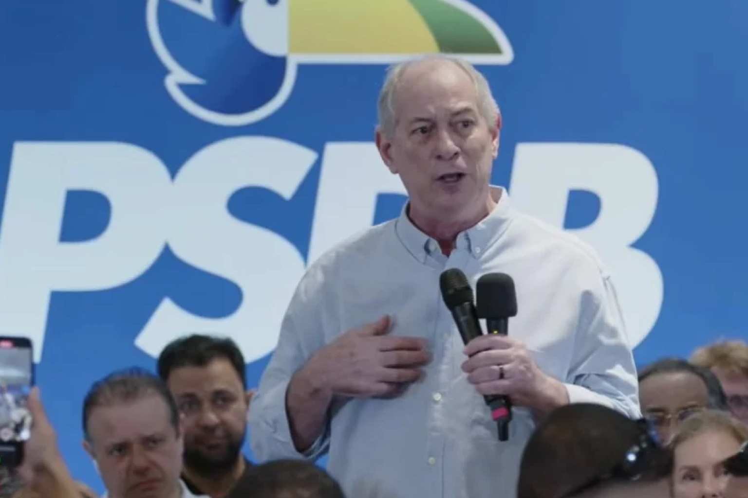 Quaest: Ciro vence Elmano com 9 pontos de vantagem, mas perderia para Camilo no governo do Ceará