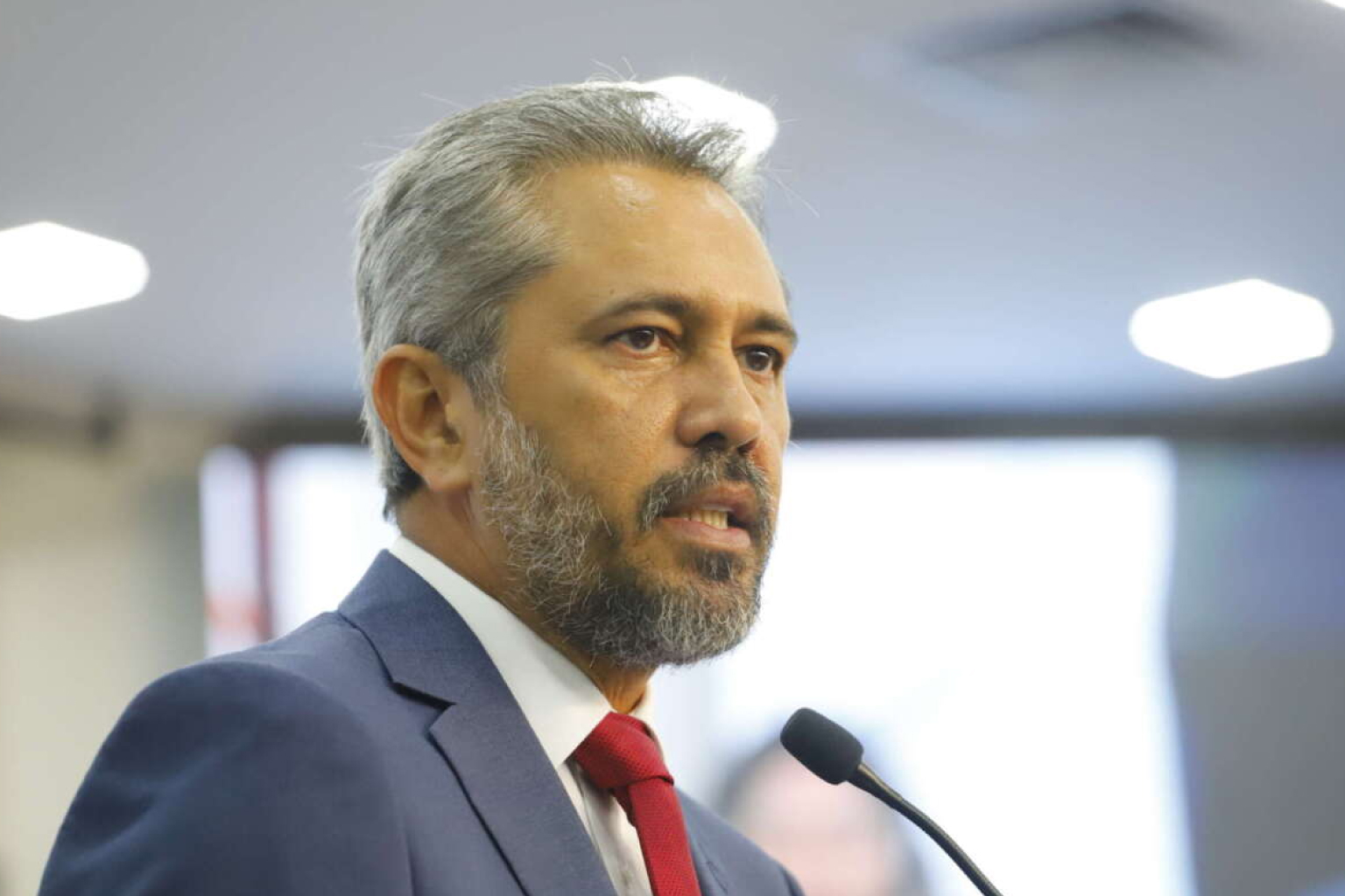 Quaest: 53% dos cearenses aprovam e 30% desaprovam o governo Elmano de Freitas