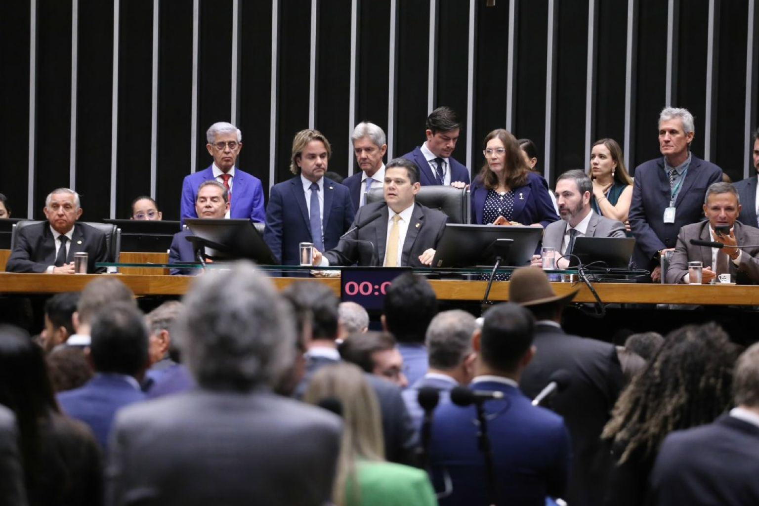 Congresso derruba veto de Lula à dosimetria e impõe nova derrota ao governo