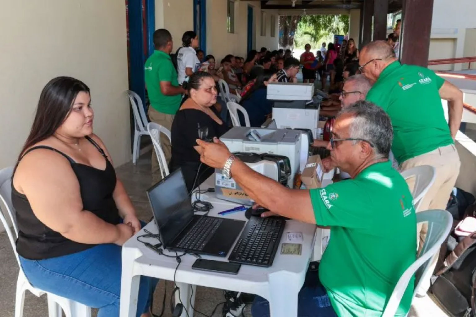 Governo do Ceará abre Mês do Trabalhador com vagas de emprego e serviços gratuitos na Praça José de Alencar