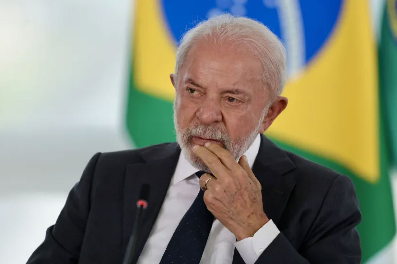 Lula viaja aos EUA sem promulgar dosimetria e deixa promulgação para Alcolumbre