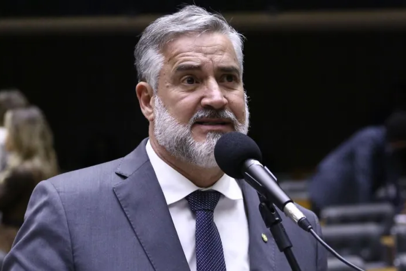 Líder do governo apresenta projeto para proibir o jogo do tigrinho e cassinos online