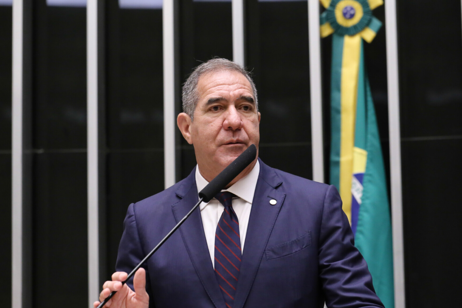 Luiz Gastão defende texto flexível na PEC da jornada com foco na redução das horas, não no fim da escala 6x1
