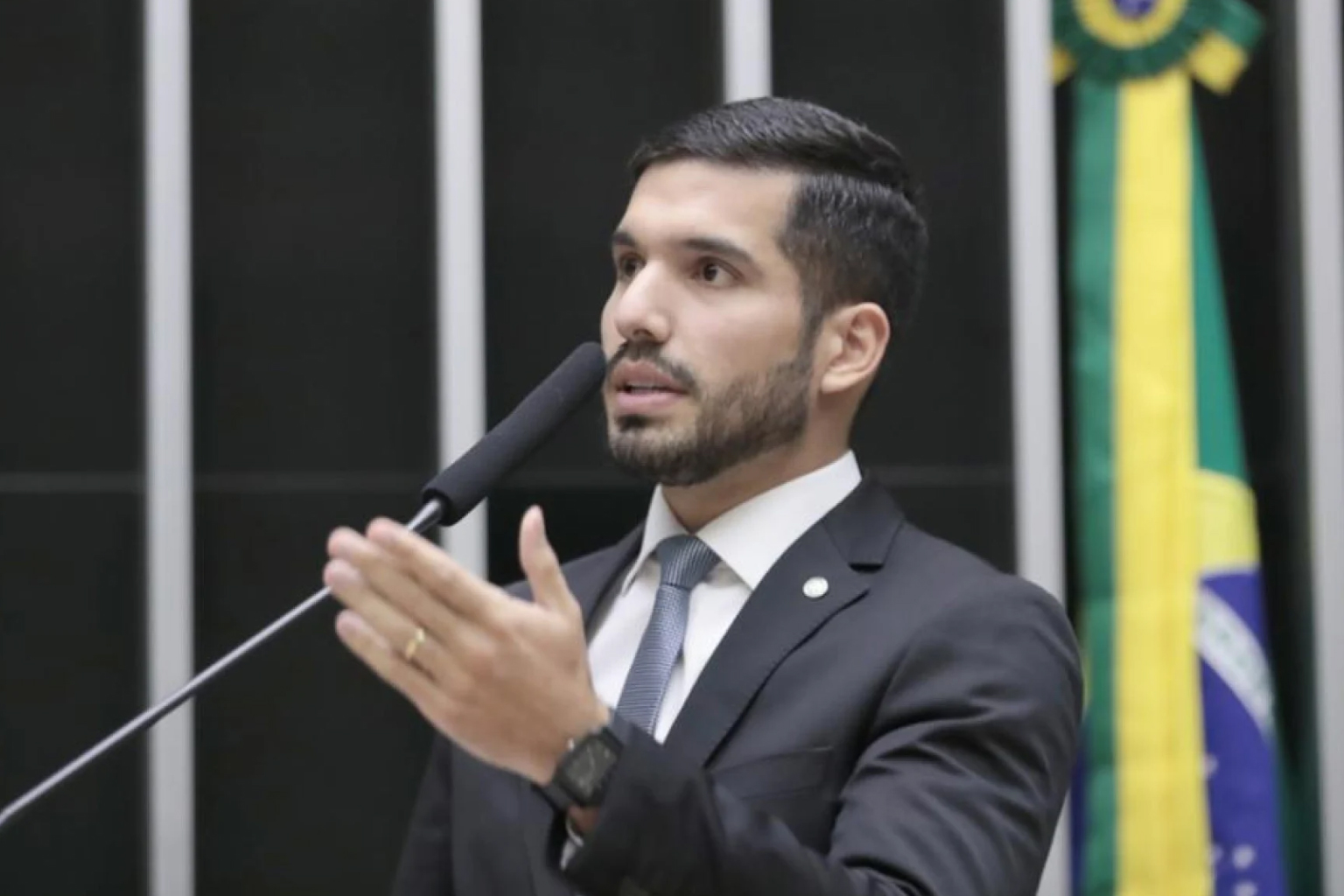 André Fernandes anuncia apoio a Ciro Gomes ao governo do Ceará antes do lançamento de sábado