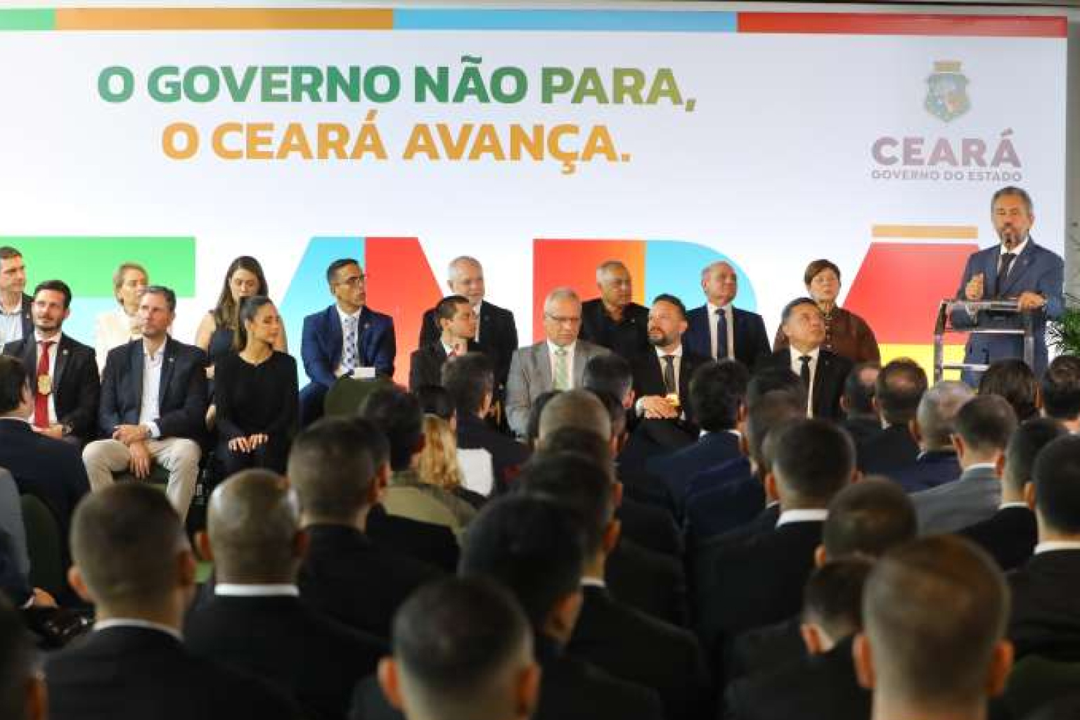 Governo do Ceará empossa 94 novos delegados da Polícia Civil em cerimônia no Palácio da Abolição