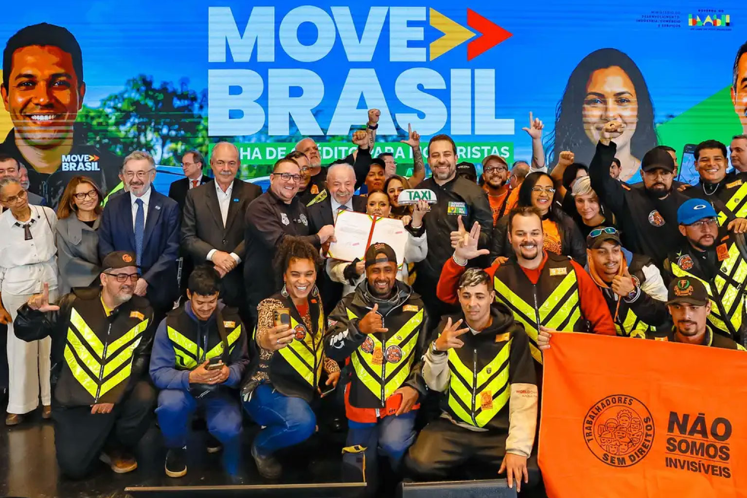 Lula lança Move Aplicativos com R$ 30 bilhões para motoristas de app e taxistas comprarem carros