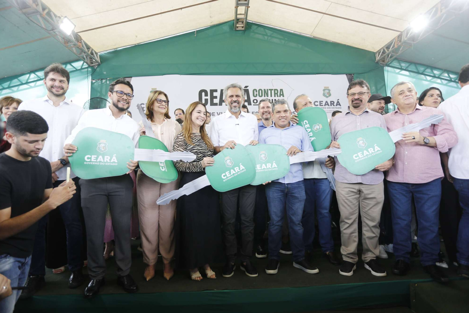 Governo do Ceará entrega 101 viaturas e equipamentos a guardas municipais de 65 cidades
