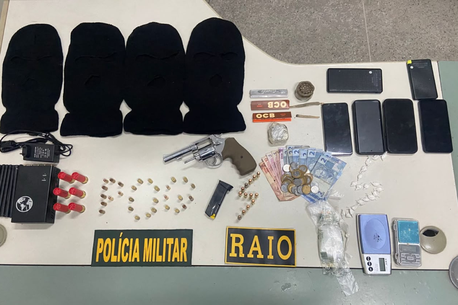 PMCE apreende arma, drogas e três motos em Jijoca de Jericoacoara após ocorrência de disparos