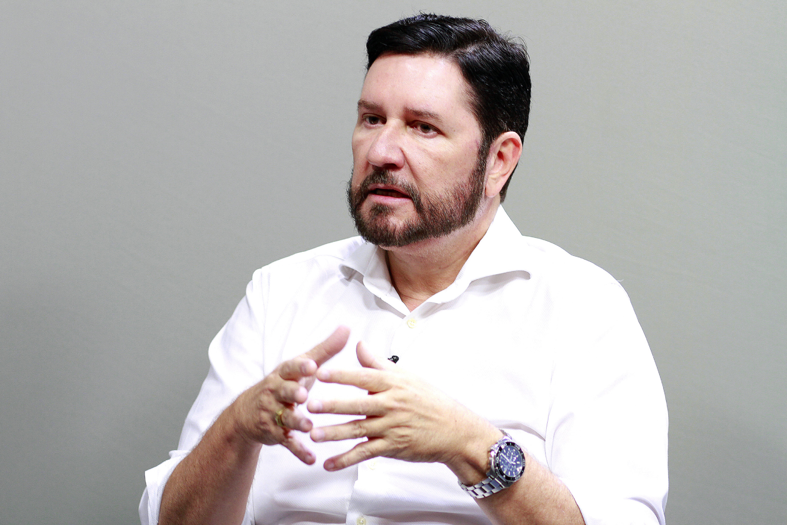 TRE-CE intima Meta a identificar em 72 horas perfis que atacaram Romeu Aldigueri com fake news e IA