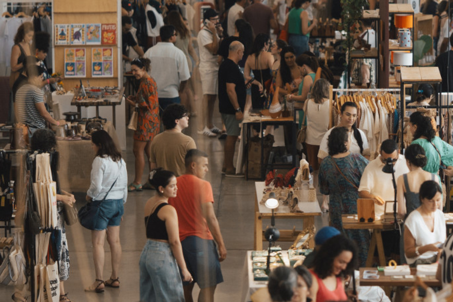 Feira na Rosenbaum retorna à Estação das Artes de quinta a domingo com discotecagens e artesanato do Cariri