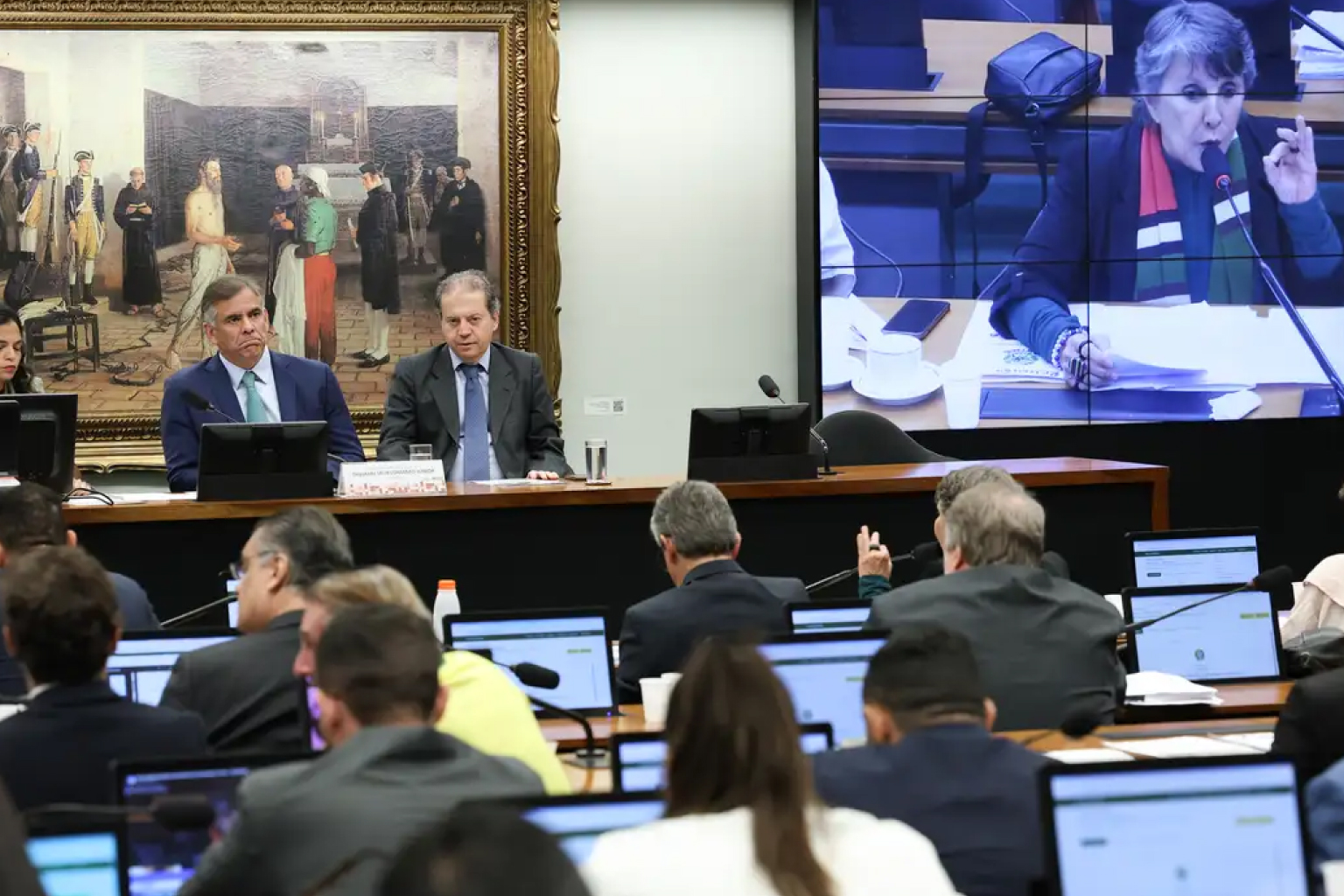 CCJ da Câmara aprova PEC que reduz maioridade penal para 16 anos; texto segue para comissão especial