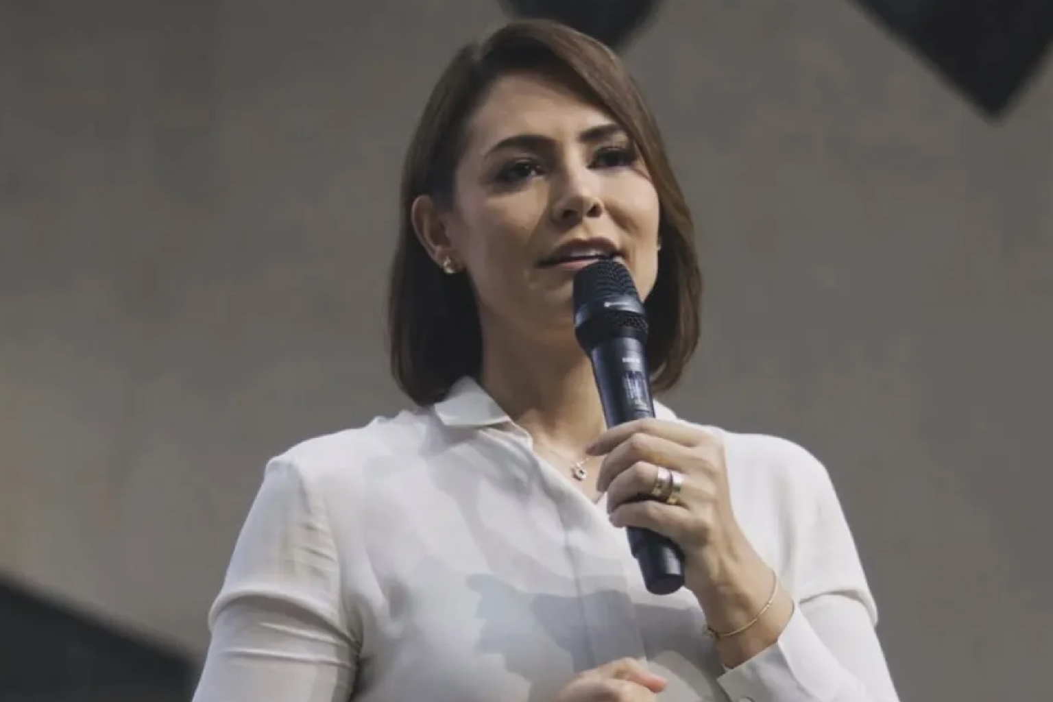 Michelle diz que ajudará Flávio na campanha presidencial no momento certo mas prioriza saúde de Bolsonaro