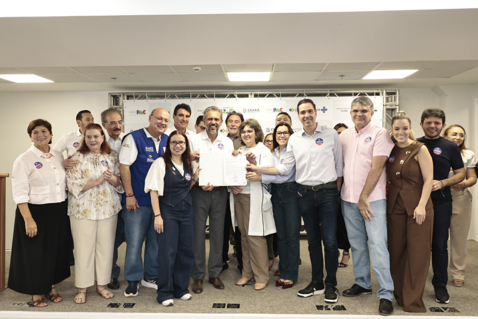 Governos Federal e Estadual anunciam R$ 75 milhões para saúde do Ceará com robô cirúrgico e 18 novas unidades