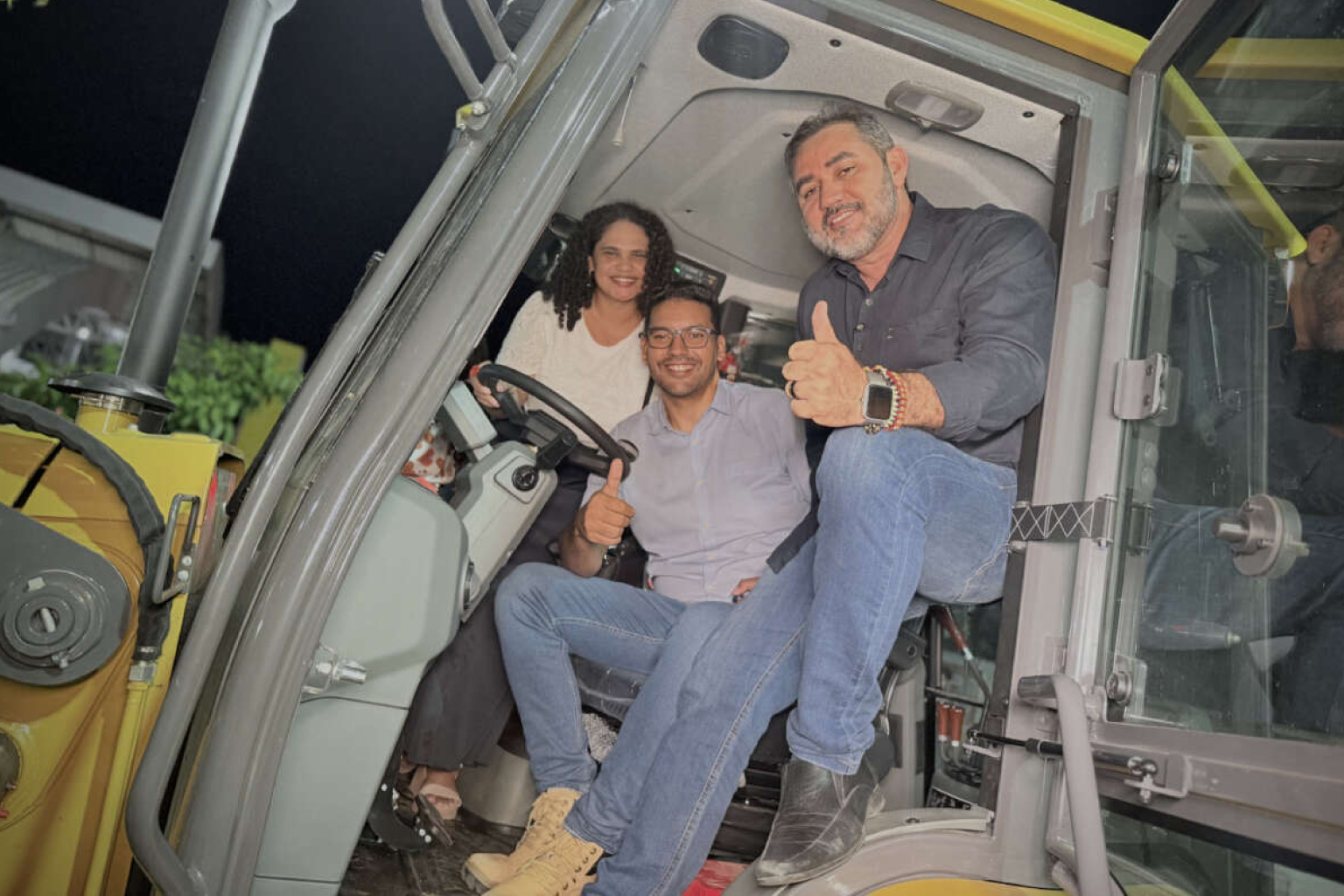 SDA entrega tratores, cisternas e equipamentos em Acaraú e mais municípios com R$ 30 mi no Litoral e Ibiapaba