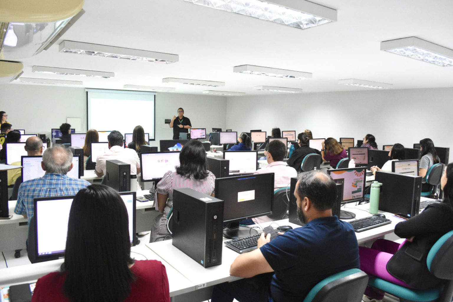 Sefaz-CE promove curso de inteligência artificial aplicada ao trabalho para servidores estaduais