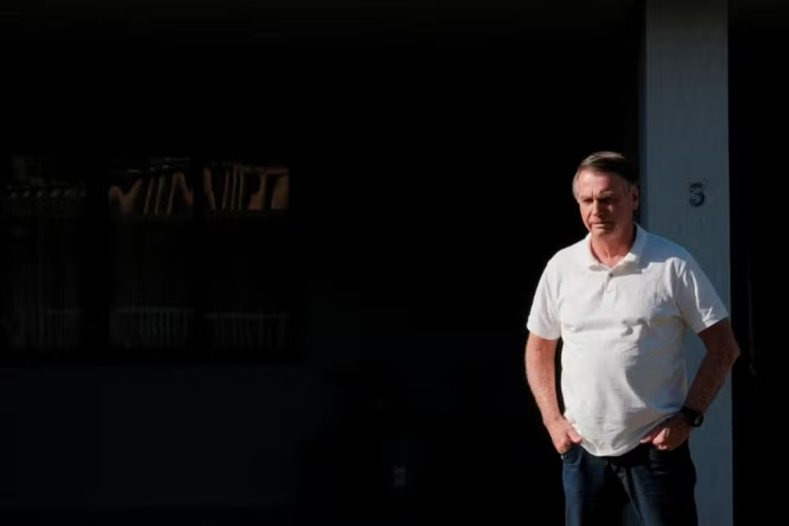 Moraes manda PGR analisar em 48h se arma apreendida de Bolsonaro é falta grave na prisão domiciliar