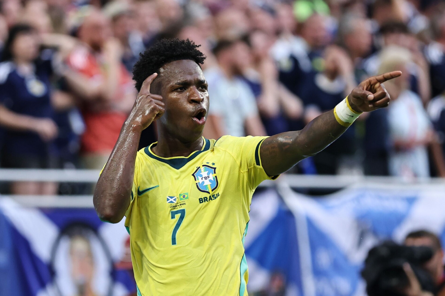 Com show de Vini Júnior, Brasil vence Escócia por 3 a 0 e se classifica em 1º no Grupo C da Copa