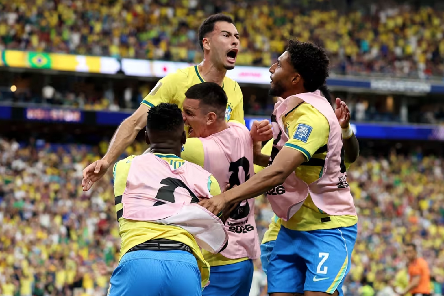 Brasil vence o Japão de virada com gol de Martinelli aos 49 minutos e avança às oitavas da Copa