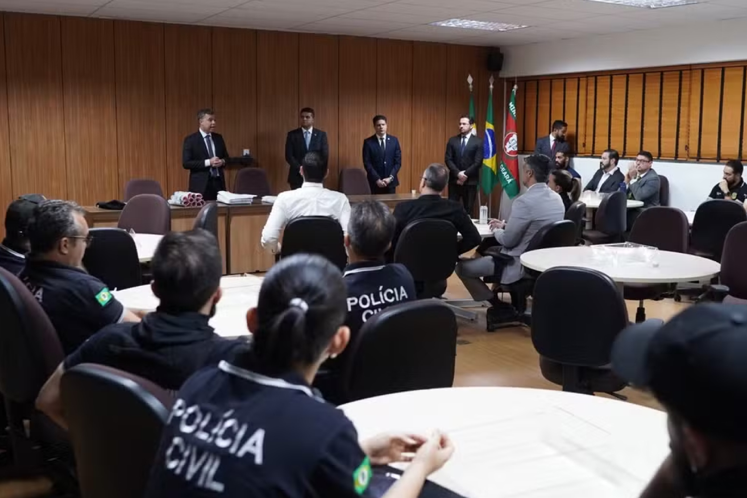 Operação Mensageiros do Crime cumpre 58 mandados contra chefes de facções e advogados intermediadores no Ceará