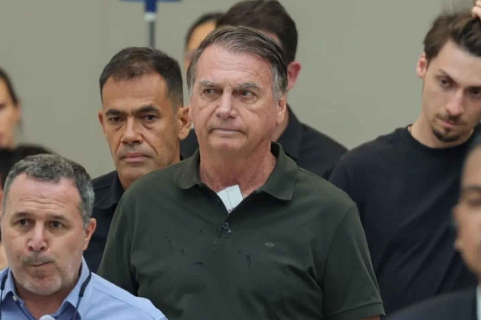 PGR defende manter Bolsonaro em prisão domiciliar, mas pede retirada da arma e aponta incompatibilidade