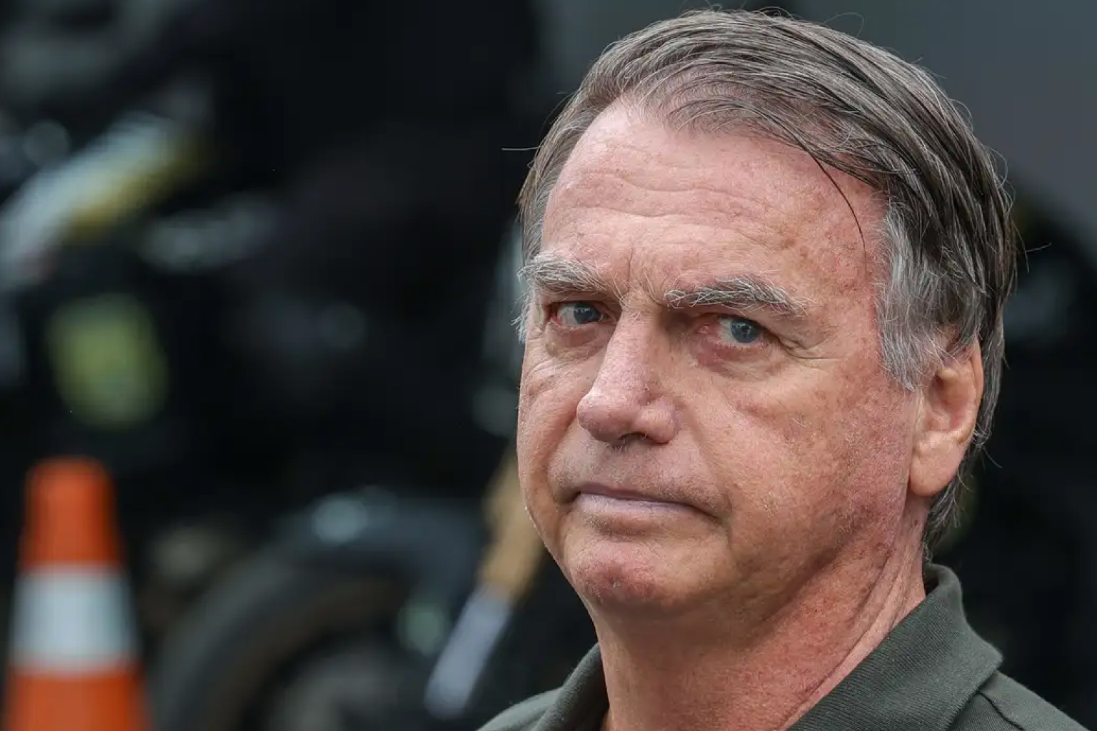 Moraes mantém Bolsonaro em prisão domiciliar por mais 90 dias e determina entrega de todas as armas em 48 horas