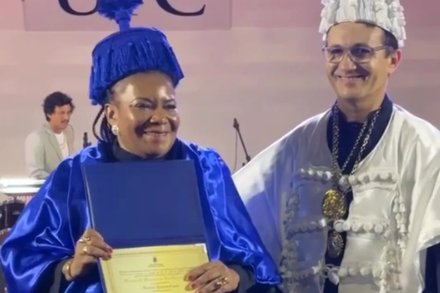 UFC concede título de Doutora Honoris Causa à ministra Margareth Menezes em cerimônia em Fortaleza
