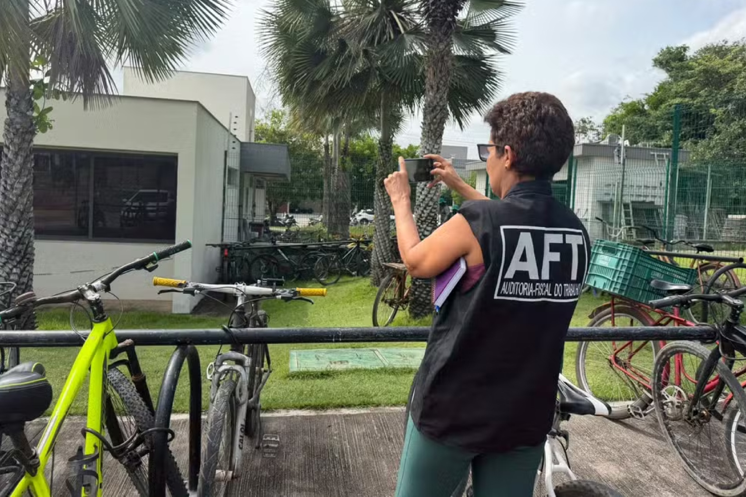 Doméstica resgatada de trabalho análogo à escravidão no Eusébio segue morando com a família investigada