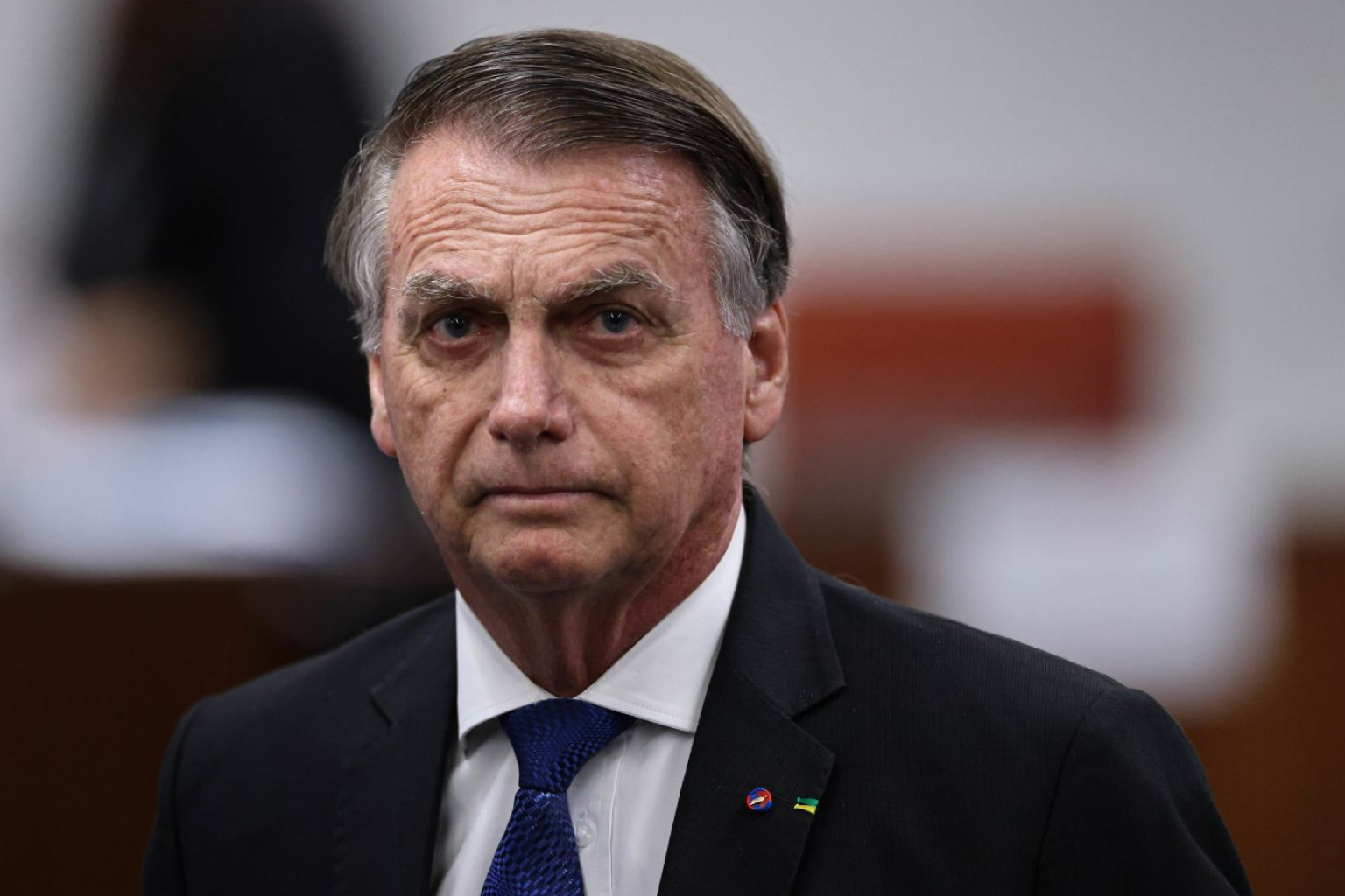 PF faz busca por armas na casa de Bolsonaro por ordem de Moraes; defesa diz que nada foi encontrado
