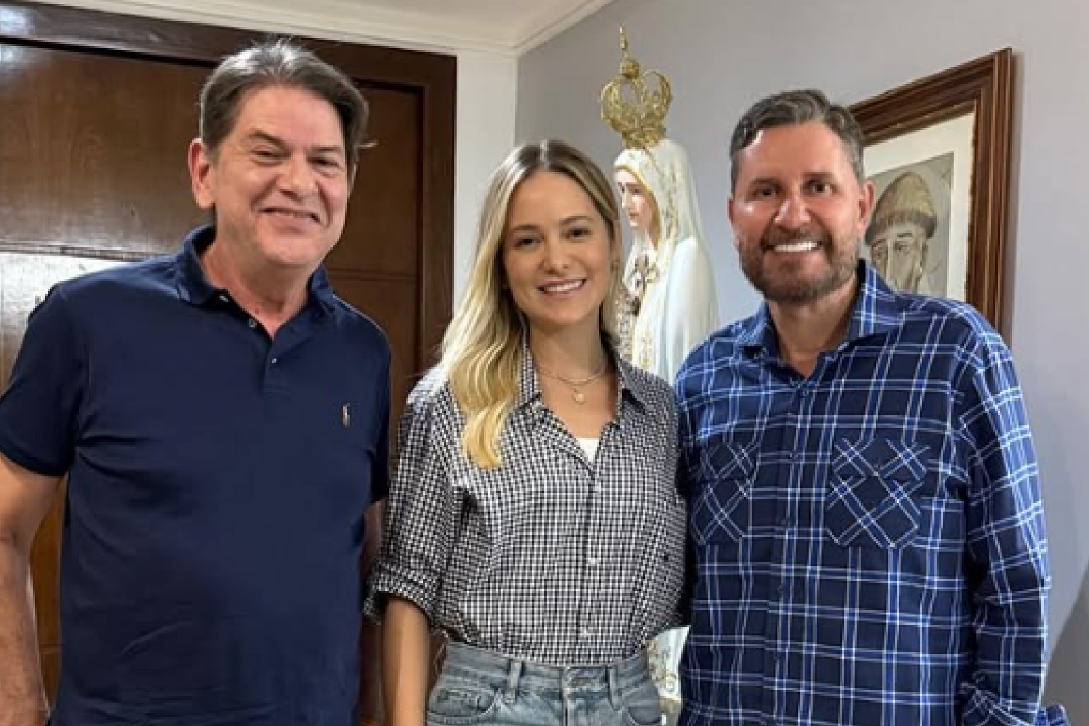 Cid Gomes reaparece publicamente com aliados e retoma agendas políticas após período de ausência