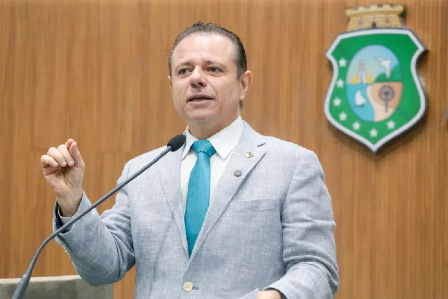 Líder do PSDB na Alece diz que apoio a Ciro virá de lulistas a bolsonaristas e defende descolar eleição estadual da nacional